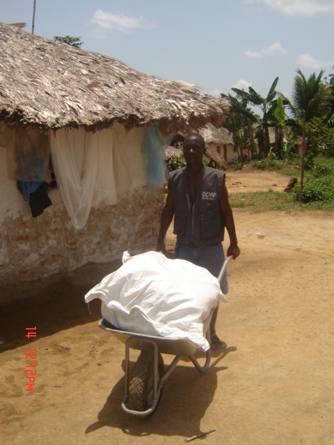 A General Community Health Volunteer (GCHV) carries bale of nets for distribution in the Yarpah Town, Rivercess County.